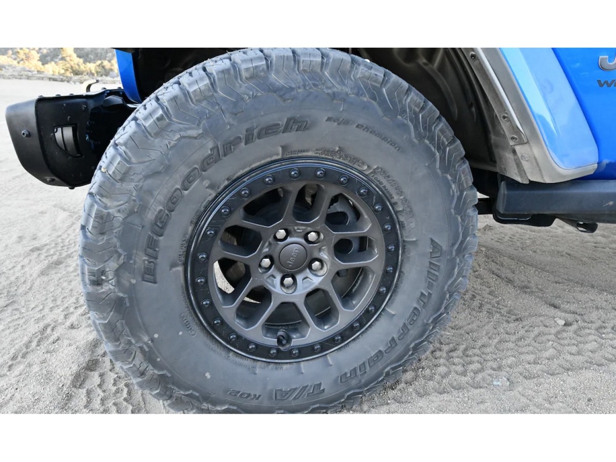 Genuine Mopar Wheel 17" x 8" Rubicon Extreme Recon XR Beadlock Capable