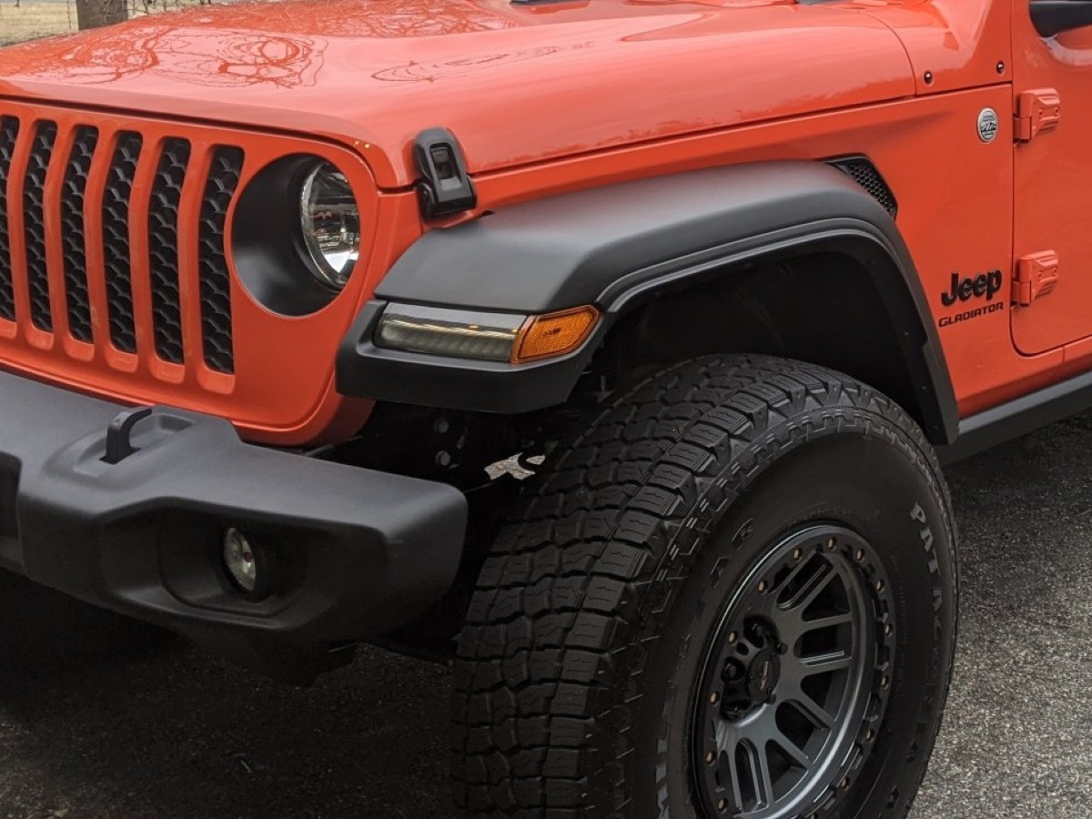 Genuine Mopar Rubicon Fender Flares Black Grained With LED DRL